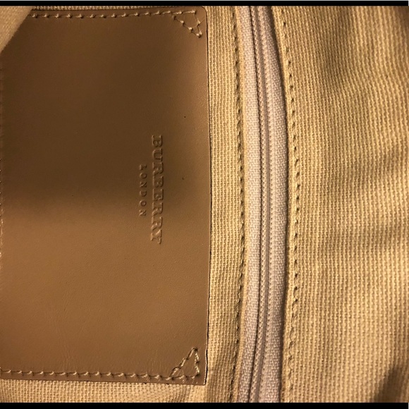 Authentic BURBERRY Shoulder Bag. - Picture 6 of 11